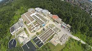 Residents live less than 100 meters from the plants property line w300