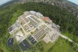 Residents live less than 100 meters from the plants property line w300